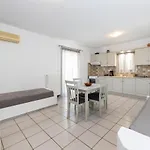 Litsa Apartmán *